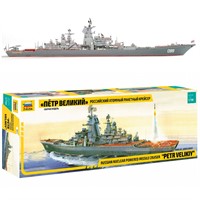 Сборная модель 9017 Крейсер Петр Великий маштаб 1:70
