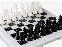 Настольные шахматы с доской